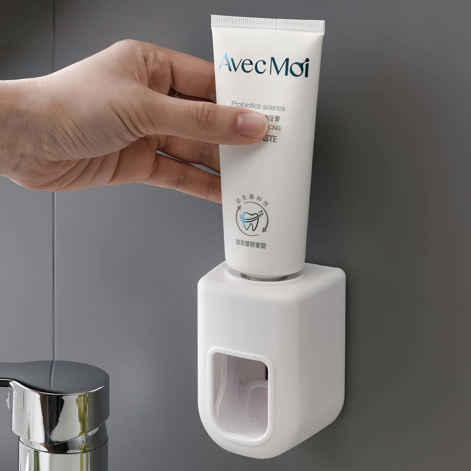 Orateeth Dispenser Pressing Toothpaste